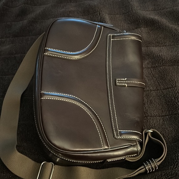 New Dooney and Bourke bag - Picture 3 of 14